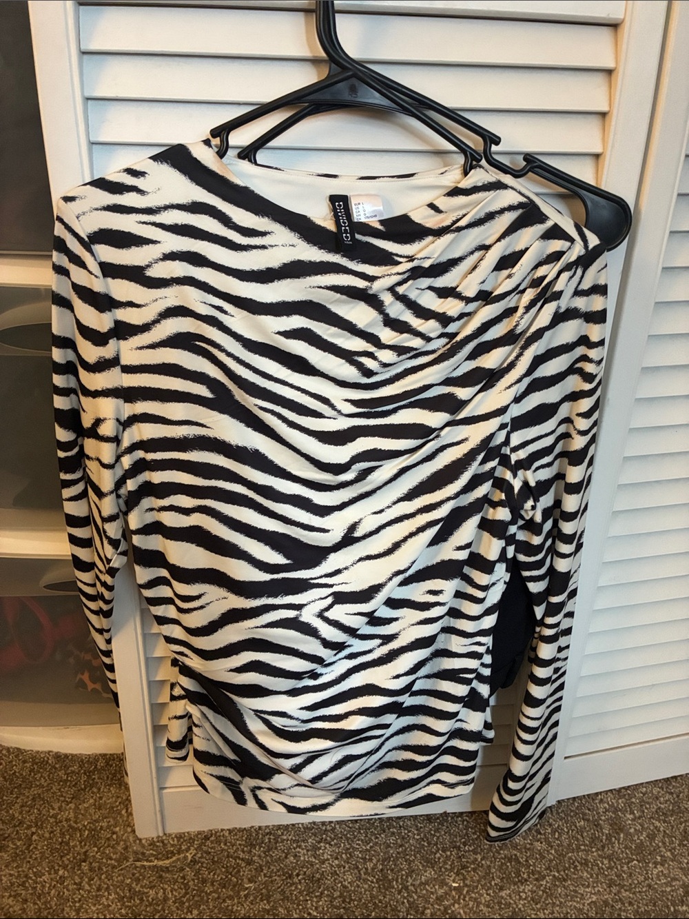 Dana Buchman Black & White Zebra-Stripe Long Sleeve Top